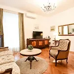Palace * Ζαντάρ