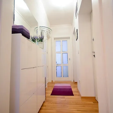 Apartment Palace *