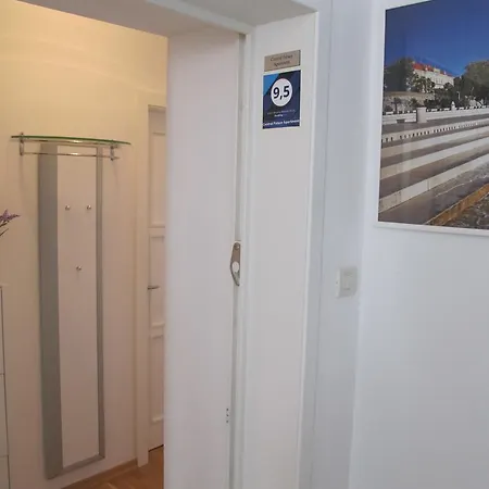 Palace Apartment *