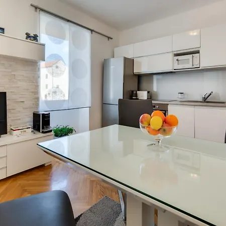 Apartment Palace *