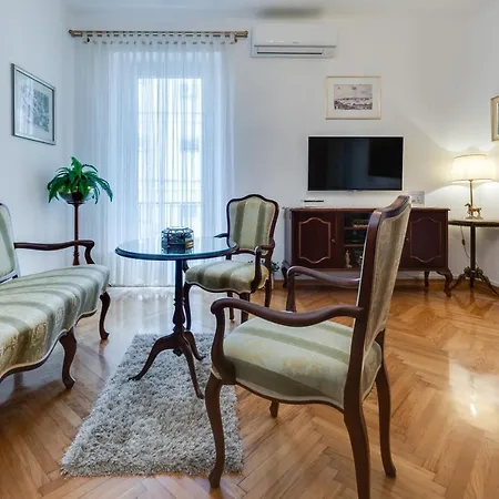 Apartment Palace *